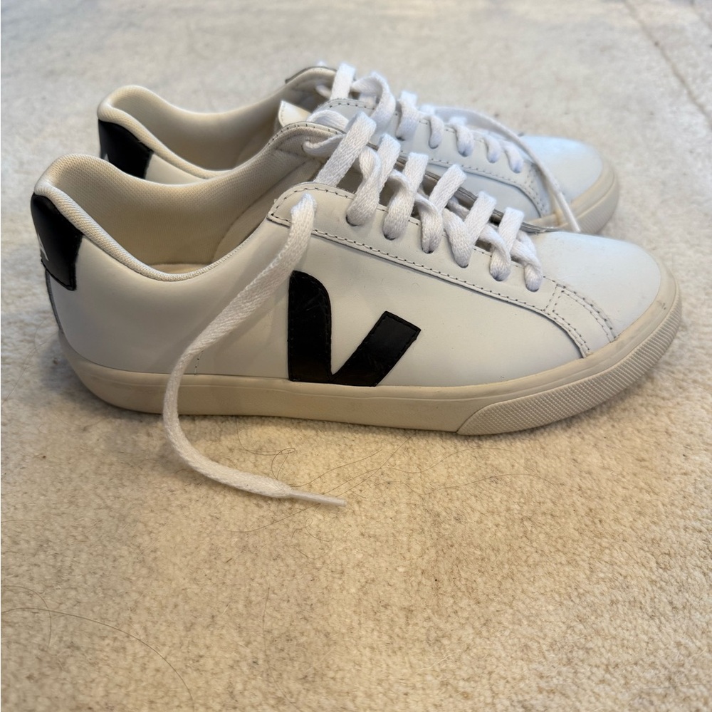 Veja White and Black Casual Sneakers